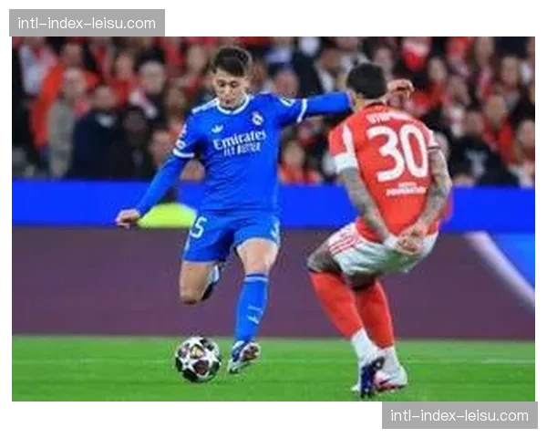 维尼修斯世界波破门,皇马客场1-0领先本菲卡 维尼修斯世界波破门,皇马客场1-0领先本菲卡