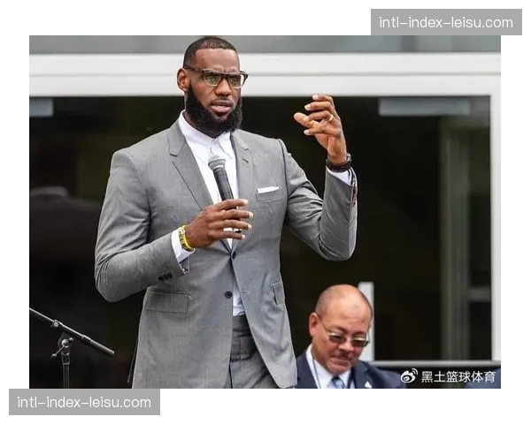 前队友香珀特：詹姆斯会愿意为赢球降薪，钱这东西反正他怎么都能赚到