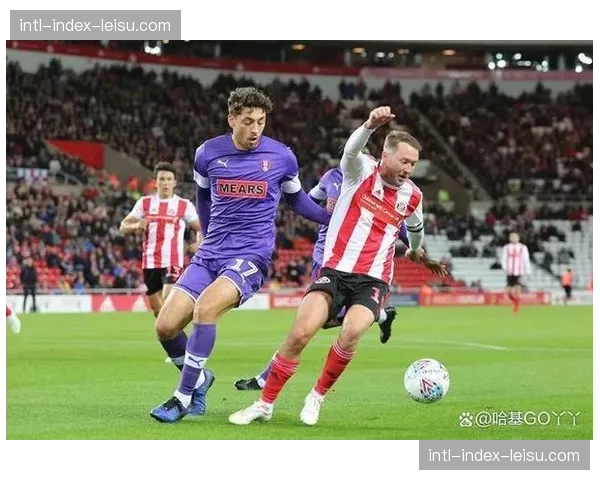 格拉纳达1-1奥萨苏纳，主队凭借一次经典的快速边中结合取得进球